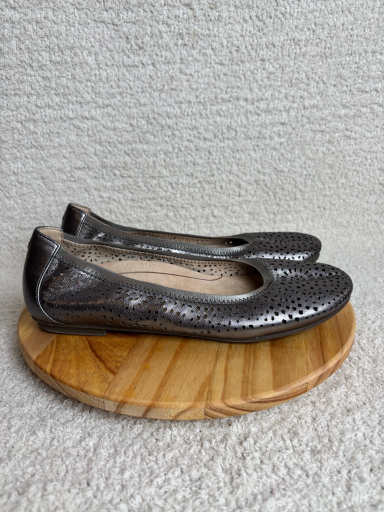 Vionic Shoes Womens 8.5 Robyn Ballet Flats Perforated Pewter Metallic Leather